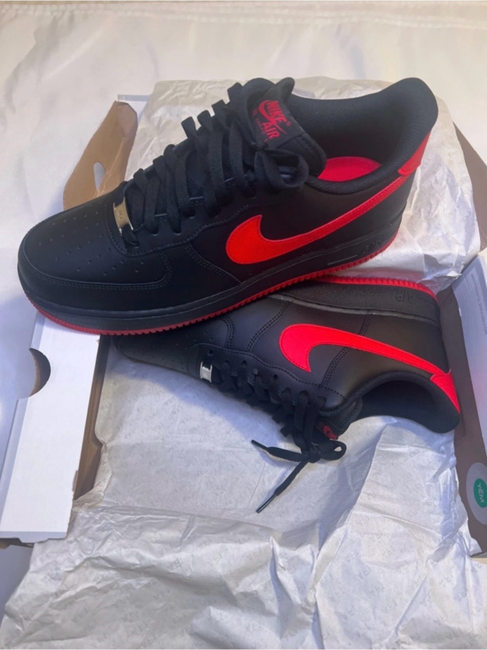 Nike Men's Sneakers - Black/Red Low Top